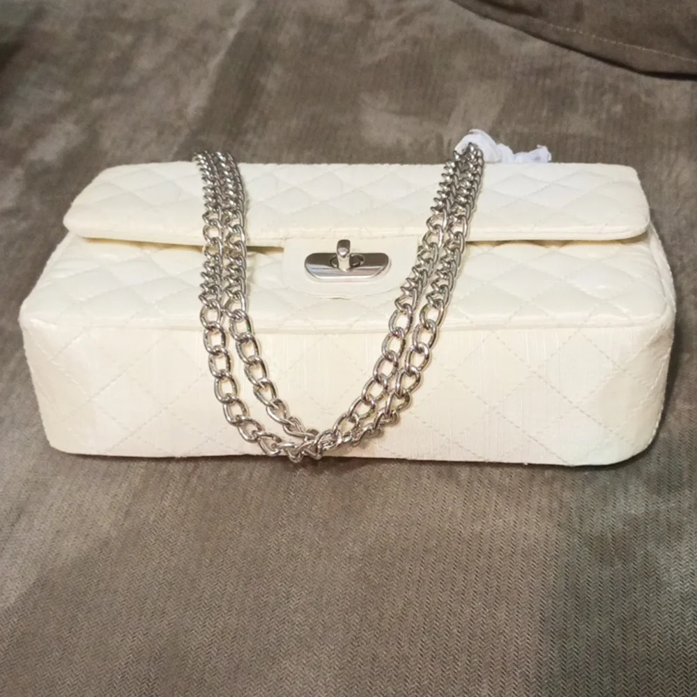 Newport news quilted chained clutch shoulder bag new never used off white.